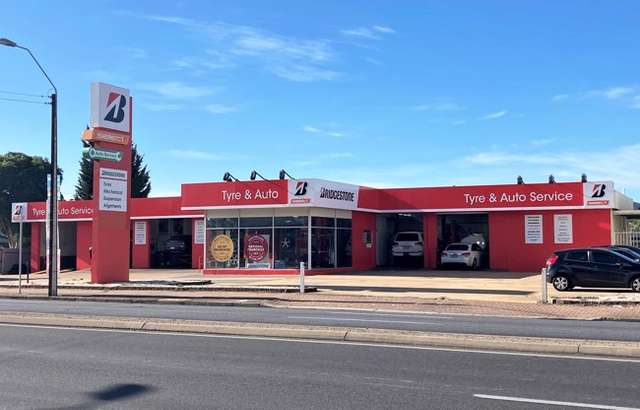 Bridgestone Select Tyre & Auto Windsor Gardens workshop gallery image