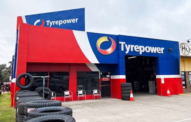 Tucketts Tyrepower Cranbourne workshop gallery image
