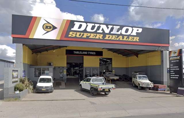 Dunlop Super Dealer Tabeland Tyres workshop gallery image
