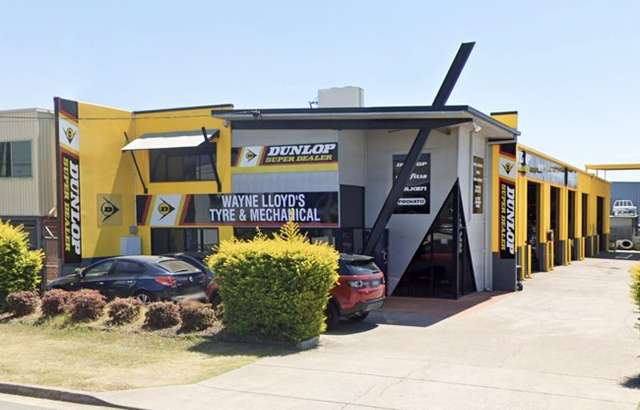 Dunlop Super Dealer Kippa-Ring workshop gallery image