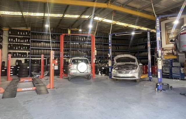 Dunlop Super Dealer Mornington workshop gallery image
