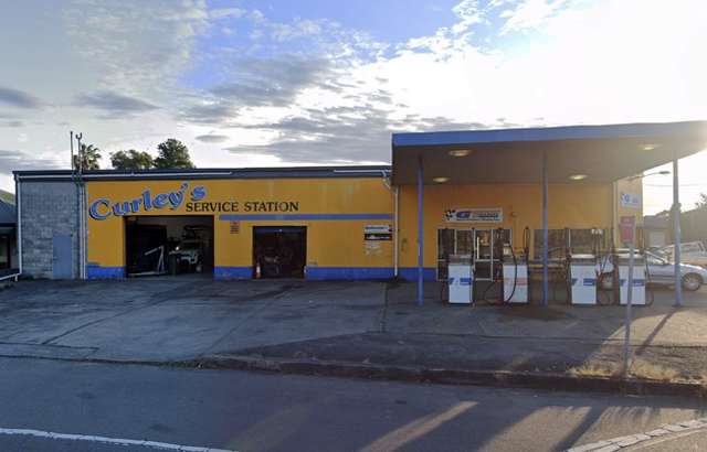 Curley's Service Station workshop gallery image