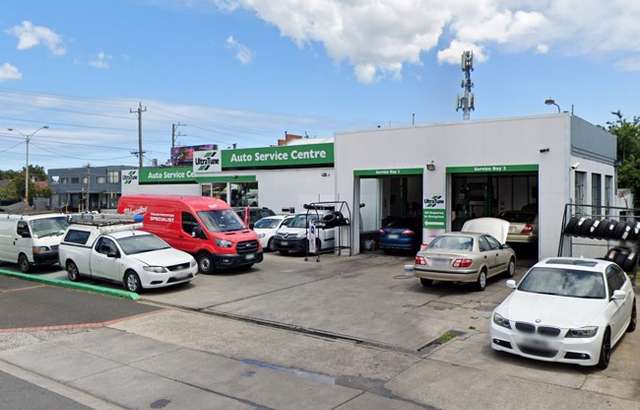 Ultra Tune Mckinnon workshop gallery image