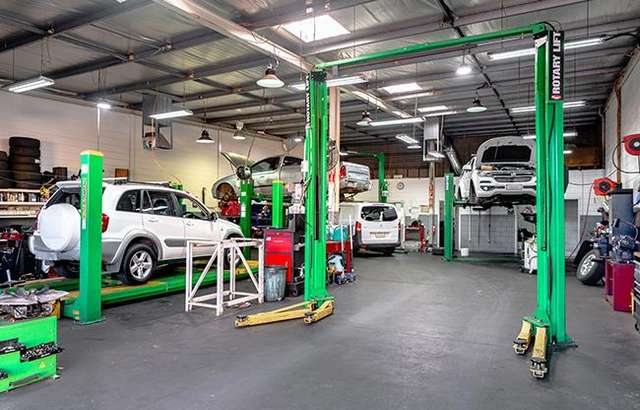 Ultra Tune Modbury workshop gallery image