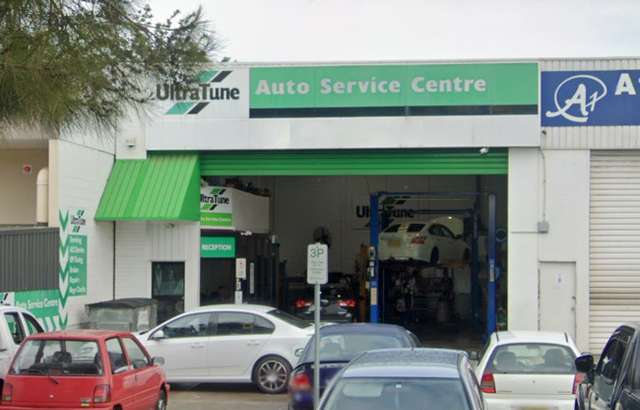 Ultra Tune Penrith workshop gallery image