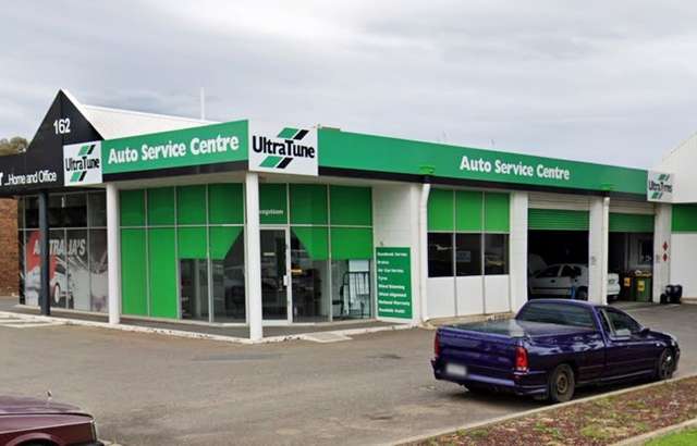 Ultra Tune Salisbury workshop gallery image
