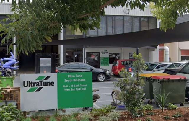 Ultra Tune South Brisbane workshop gallery image