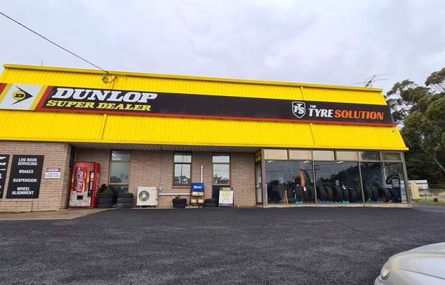 Dunlop Super Dealer Devonport workshop gallery image
