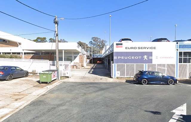 Canberra Citroen workshop gallery image