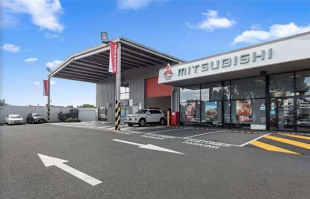 Knox Mitsubishi workshop gallery image