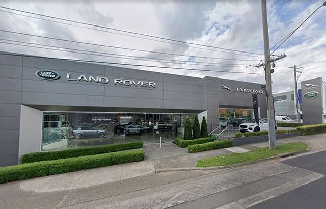 Doncaster Land Rover workshop gallery image