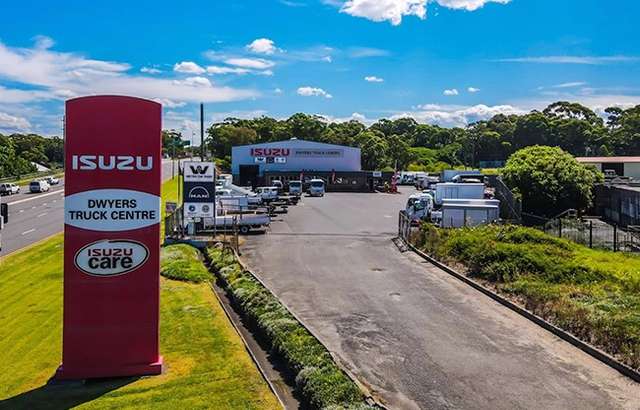 Dwyers Truck Centre Wollongong workshop gallery image