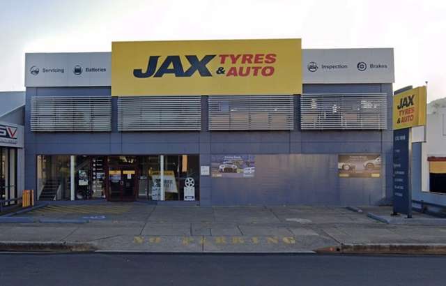 JAX Tyres & Auto Tamworth workshop gallery image
