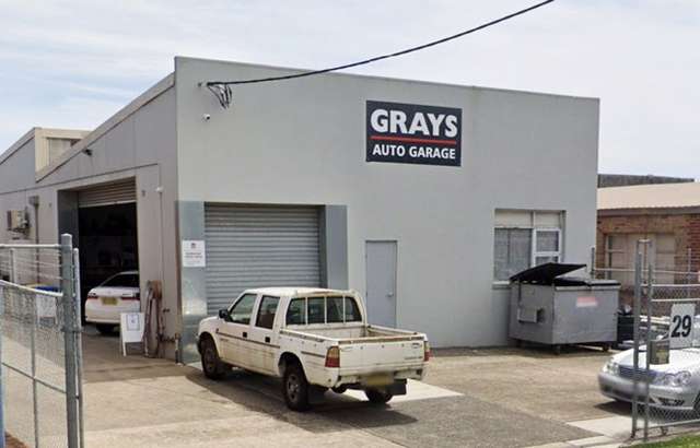 Grays Auto Garage workshop gallery image