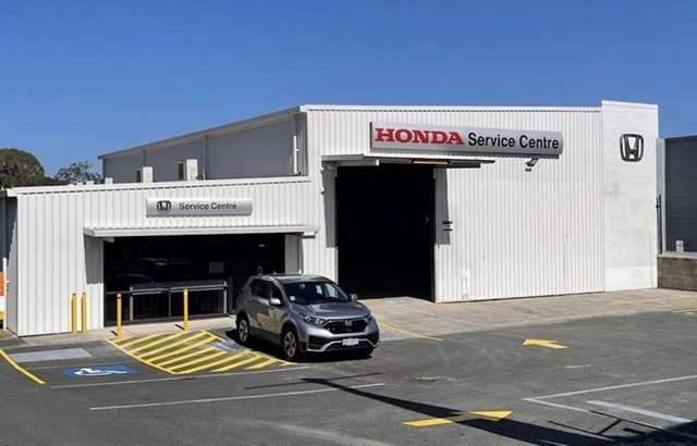 Cricks Springwood Honda workshop gallery image