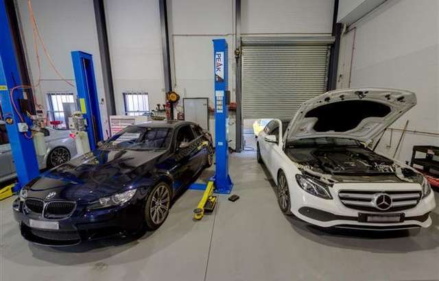 Service Haus Automotive workshop gallery image