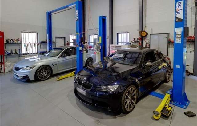Service Haus Automotive workshop gallery image
