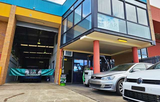R&R VW Specialists workshop gallery image