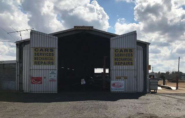 Carsburg's Automotive workshop gallery image