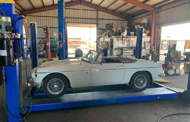 Carsburg's Automotive workshop gallery image