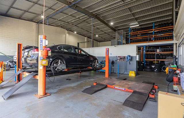 Dunlop Super Dealer Virginia - Tyre House Auto Care Virginia workshop gallery image