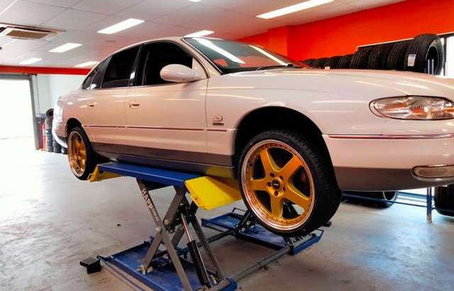 Dunlop Super Dealer Thuringowa - Tyres on Riverway workshop gallery image