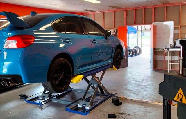 Dunlop Super Dealer Thuringowa - Tyres on Riverway workshop gallery image