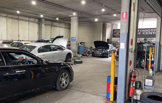 OM Automotive Pendle Hill workshop gallery image