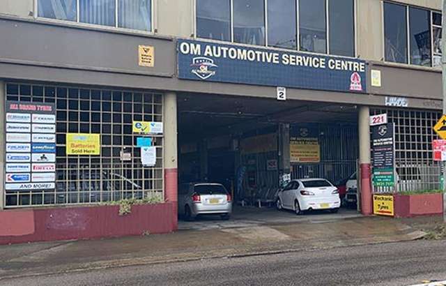 OM Automotive Pendle Hill workshop gallery image