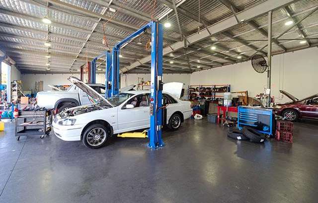 LK Motor Mechanic Group workshop gallery image