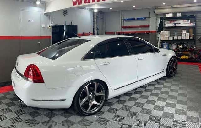 Wally's Tinting workshop gallery image