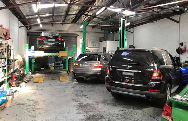 Ultra Tune North Melbourne workshop gallery image