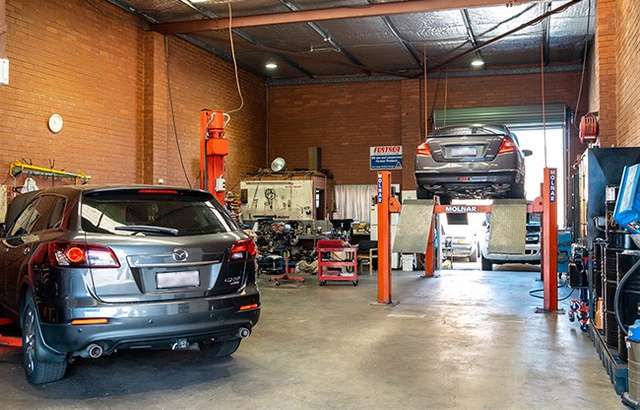Service Automotive Engineering workshop gallery image