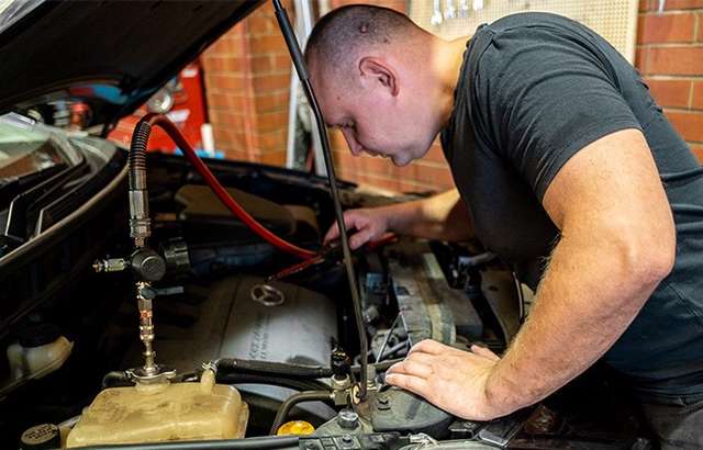 Service Automotive Engineering workshop gallery image