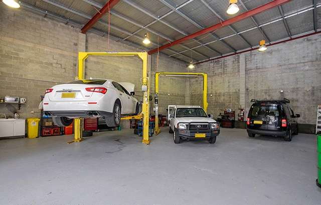 Ibby Automotive & Tyres workshop gallery image