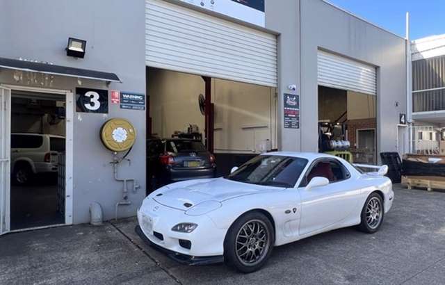 Toptek Automotive workshop gallery image