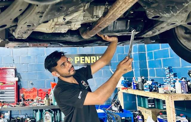 Sunshine Tyres and Mechanical workshop gallery image