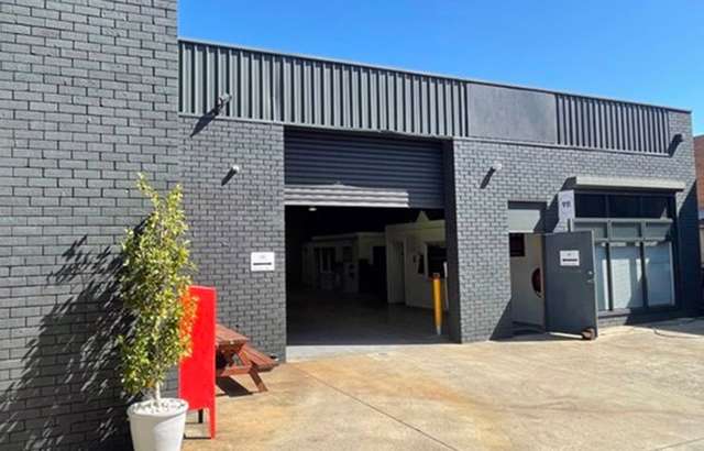 The 911 Garage workshop gallery image