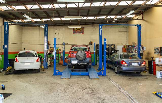 Bullz Automotive workshop gallery image