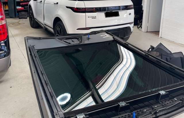 Mandurah Windscreens workshop gallery image