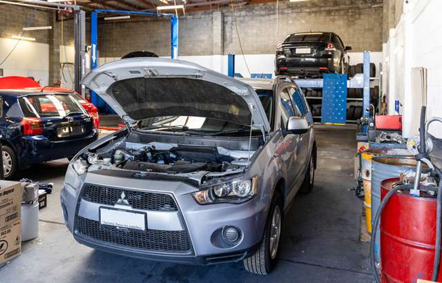 Bullz Automotive Hobart workshop gallery image