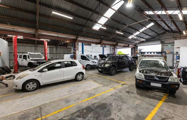 Sidhu Automotives - Adelaide motors and tyres workshop gallery image