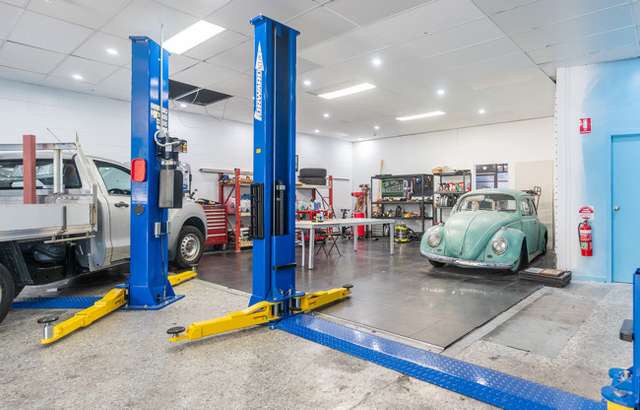 Krakin Automotive workshop gallery image