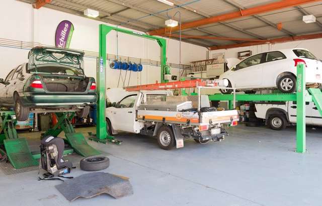 Ultra Tune Strathpine workshop gallery image