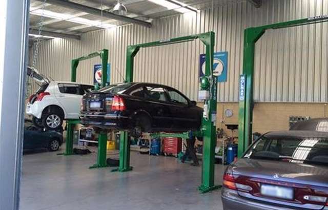 Ultra Tune South Fremantle workshop gallery image