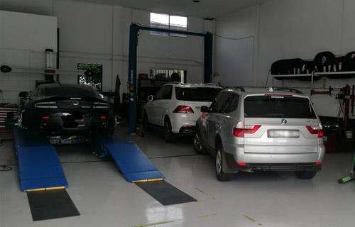 Deshon Tyres & Service workshop gallery image