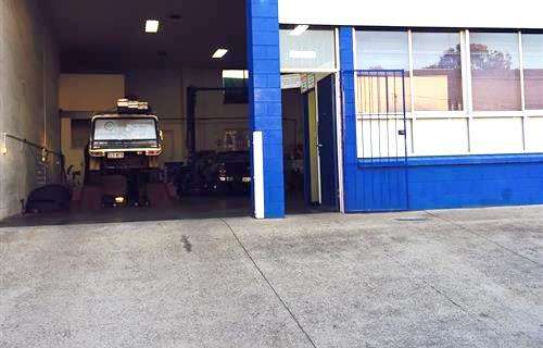 Deshon Tyres & Service workshop gallery image