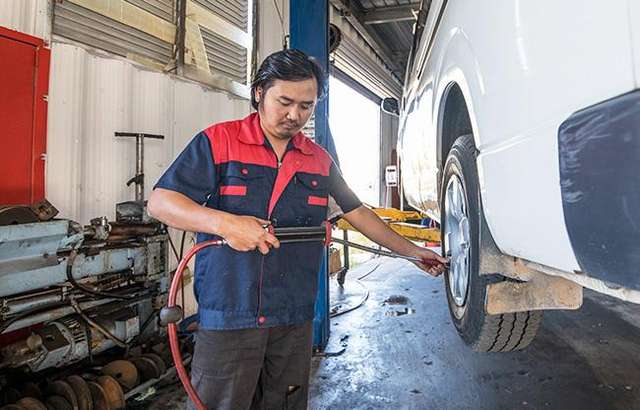 Max Mechanics and Mufflers workshop gallery image
