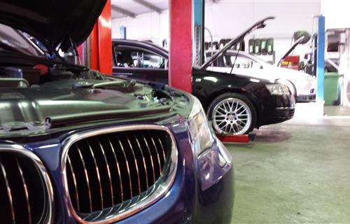 AKAutos Tyres Servicing Repairs workshop gallery image