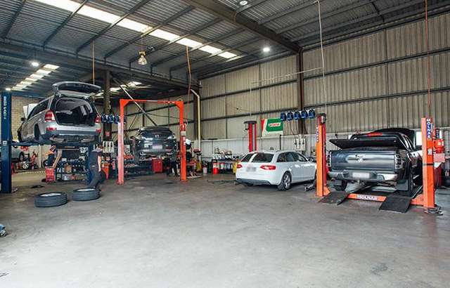 Bridgestone Select Tyre & Auto Sumner Park workshop gallery image